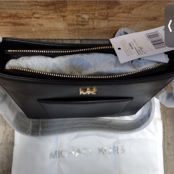 Michael Kors Gloria Messenger Leather Crossbody Bag - Picture 3 of 10